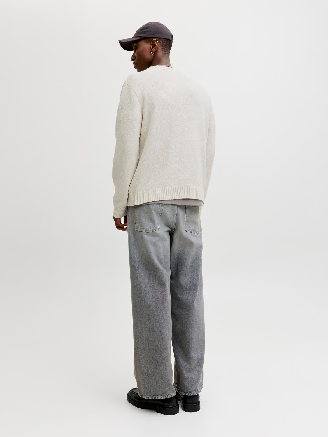 model_shot-back